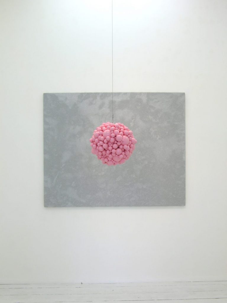 Objet visuel rose et tableau pailleté, 2006, collection particulière